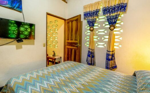 Popular Hotel 3 Minute Walk to the Beach