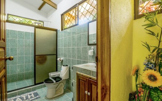 Popular Hotel 3 Minute Walk to the Beach