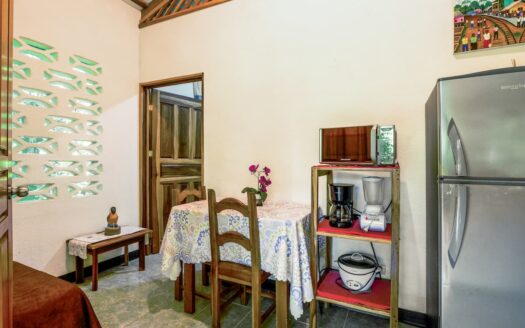 Popular Hotel 3 Minute Walk to the Beach