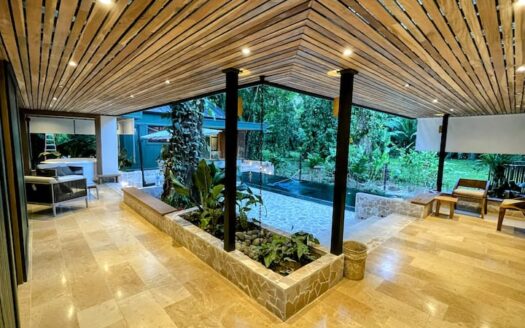 5-Star LUXE: The Oasis
