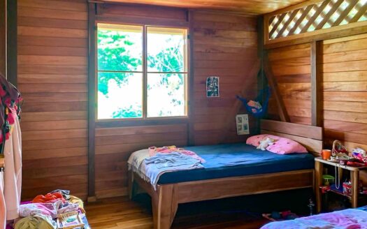 Paraiso Lake House